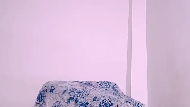caarlywhitee online show from May 19, 2:07 am