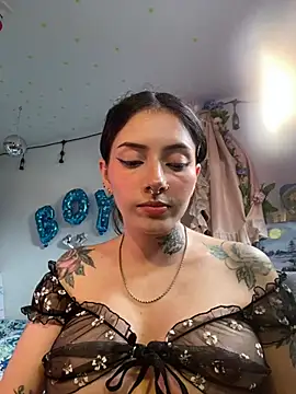 LiliJones  online show from May 15, 10:01 pm
