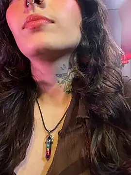 LiliJones  online show from May 17, 10:20 pm