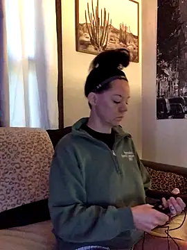 SidneyRaee online show from October 20, 3:15 pm