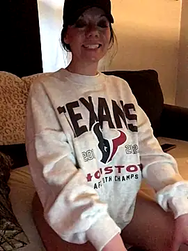 Snapshot of SidneyRaee chatting on October 7, 5:06 pm SidneyRaee online show from October 7, 5:06 pm