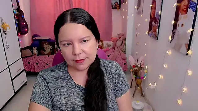 claryssa  online show from May 6, 9:52 pm