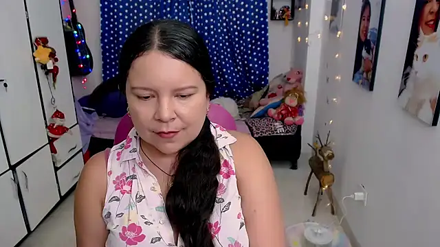 claryssa  online show from February 5, 9:07 pm