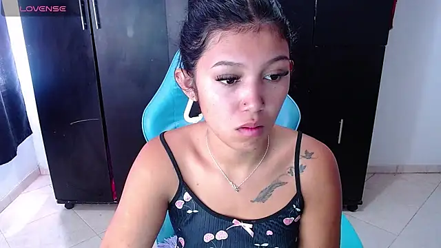 emily rosse04 online show from May 23, 5:33 pm