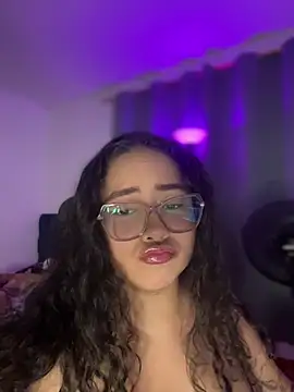 CurlyGirl 1 online show from April 9, 10:59 pm