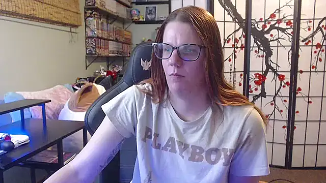 Sarahtineke online show from May 18, 3:49 am