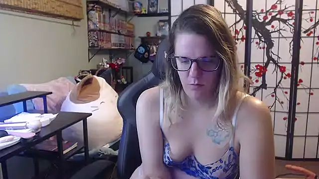 Sarahtineke online show from March 17, 3:49 pm