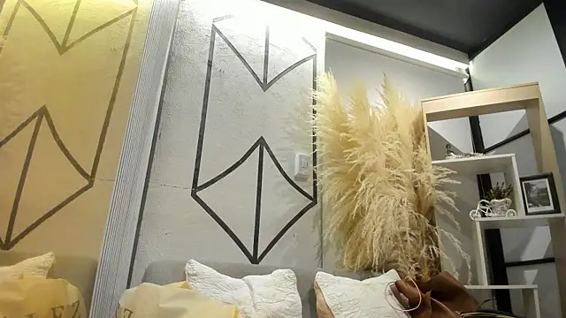 NicolRoss  online show from April 4, 10:08 pm