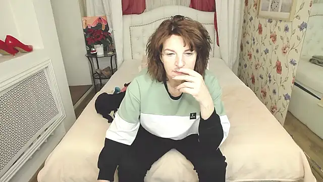 AmiHotGranny online show from January 16, 6:42 am