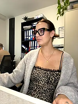 Snapshot of Hii_Lolla chatting on October 9, 9:13 am Hii Lolla online show from October 9, 9:13 am