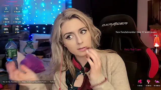 Lisaonthemoon online show from May 9, 4:42 pm