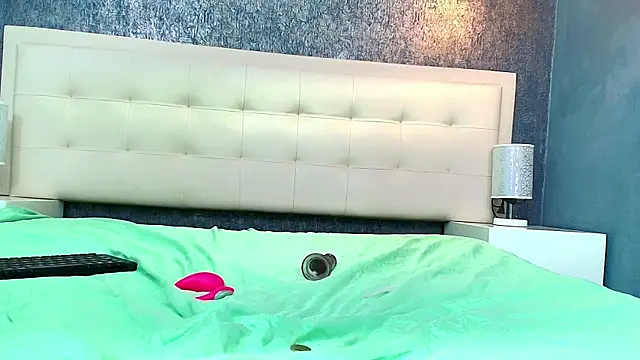 Cloeandtyfanny online show from May 11, 7:33 pm