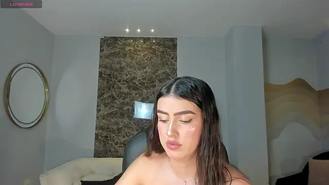 PaulinaSantos  online show from May 26, 7:57 pm