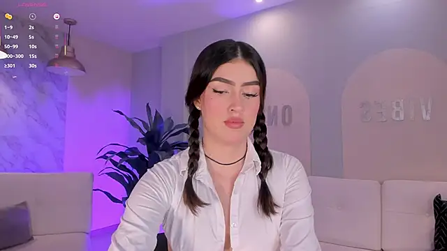 PaulinaSantos  online show from May 23, 8:29 pm