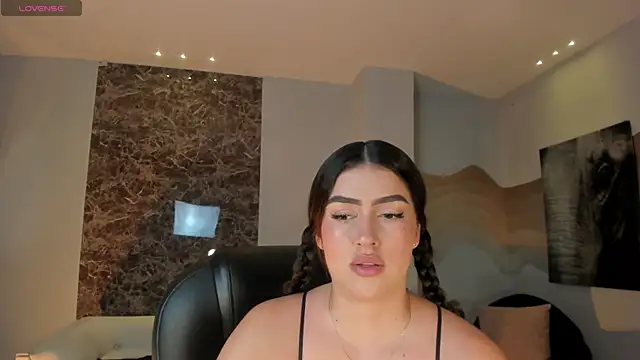 PaulinaSantos  online show from May 25, 7:24 pm
