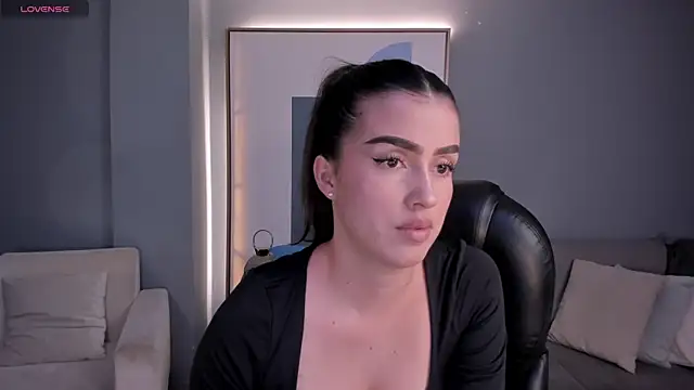 PaulinaSantos  online show from May 1, 7:28 pm