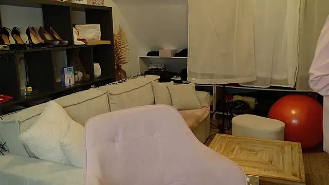 victoirenextdoor online show from February 15, 5:23 pm