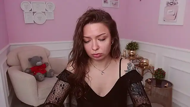 LucySkilar online show from May 26, 4:34 am
