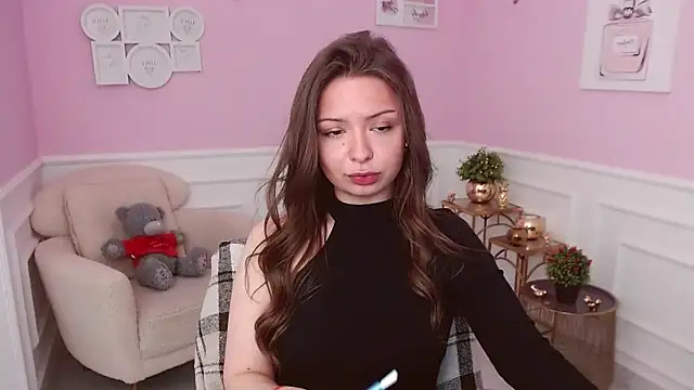 LucySkilar online show from May 7, 4:17 am