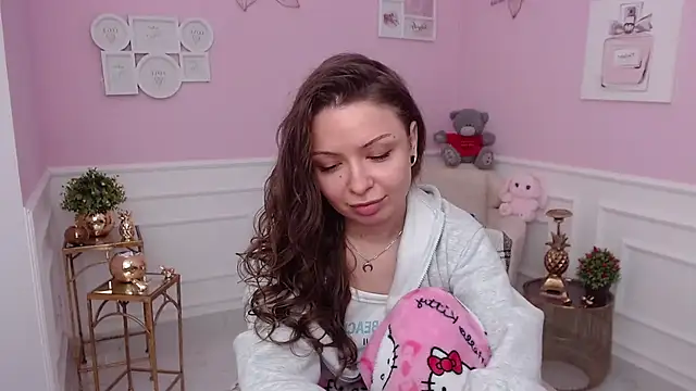 LucySkilar online show from February 6, 5:44 am