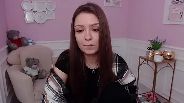 LucySkilar online show from December 19, 6:05 am