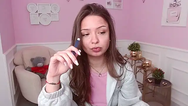 LucySkilar online show from May 3, 4:16 am