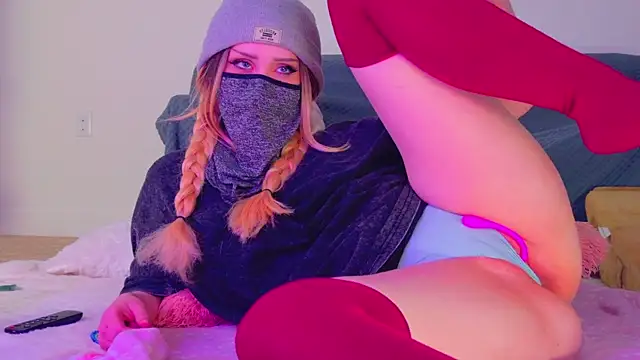 Shayla Vee online show from May 5, 3:53 am