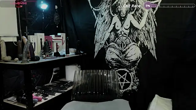Snapshot of Evil_Queen_666 chatting on September 24, 9:19 am Evil Queen 666 online show from September 24, 9:19 am
