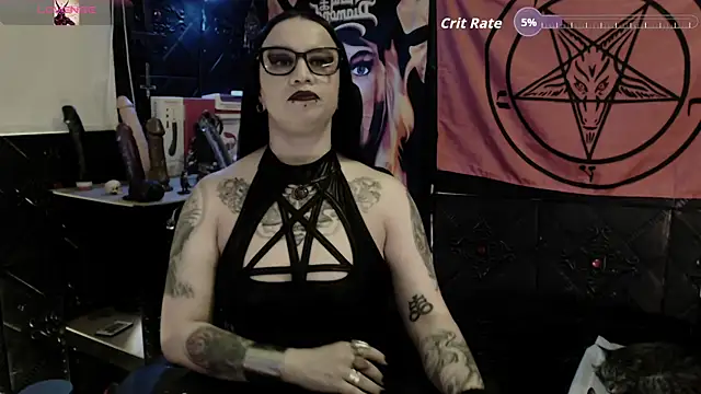 Evil Queen 666 online show from May 15, 7:33 am
