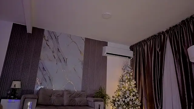 HannaByron online show from December 5, 4:23 am