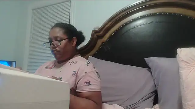 ebonyred online show from May 6, 2:59 am