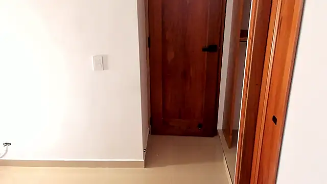 nicole valencia  online show from October 13, 11:02 am