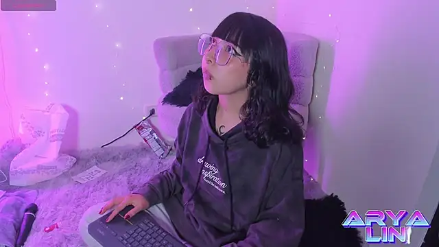 arysUwU online show from May 8, 2:04 am