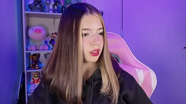 EmilyMiller  online show from October 14, 5:15 pm