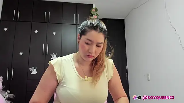 Snapshot of Soyqueen chatting on September 10, 4:56 am Soyqueen online show from September 10, 4:56 am