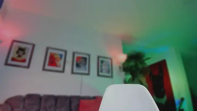 Taylor  foxxx online show from May 16, 7:33 am