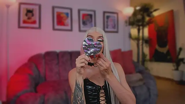 Taylor  foxxx online show from May 22, 6:33 am