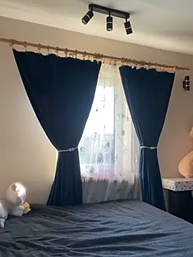 EvaRoss  online show from April 7, 3:25 pm