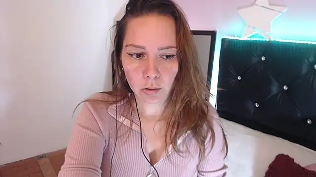 camila delarosa online show from November 24, 6:10 pm