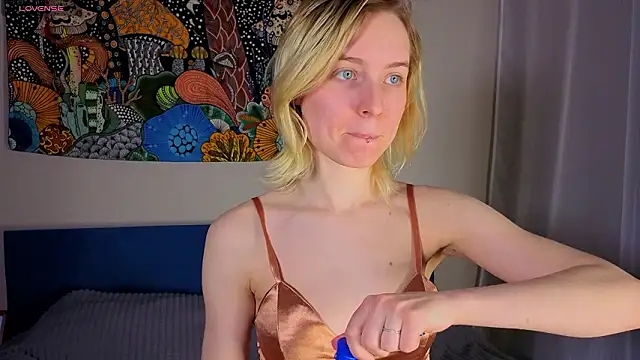 Crayzy Luv online show from March 21, 9:42 pm