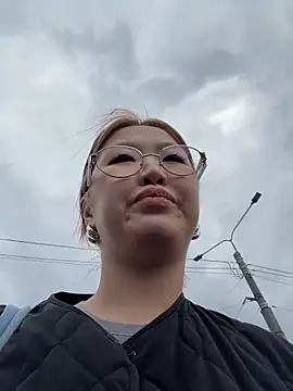 Aiko Yumi online show from May 4, 4:11 pm