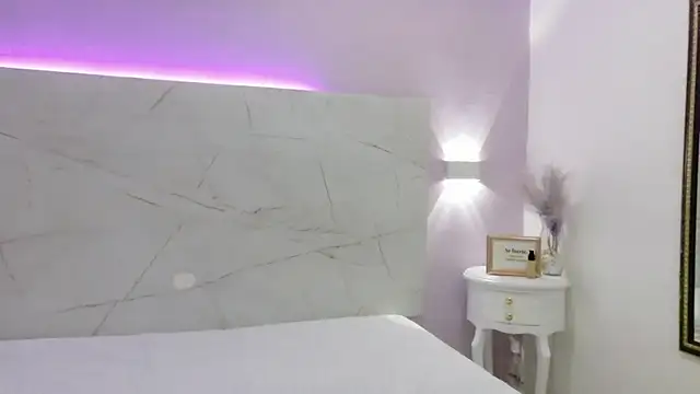 AbrilBrent online show from November 10, 8:48 pm