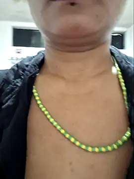 gatadeojosclaros online show from October 20, 11:30 pm