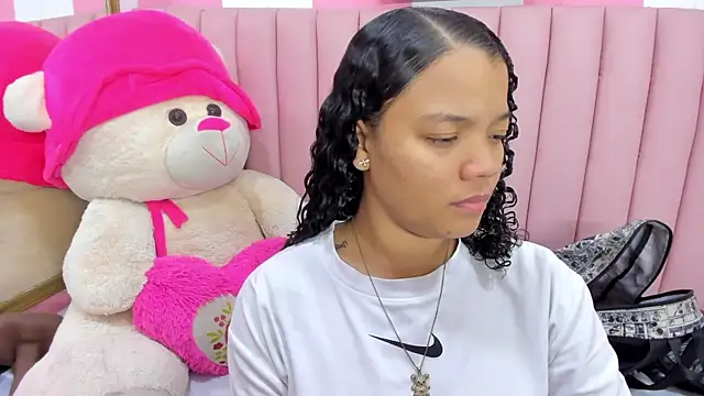 ISABELLA 020 online show from February 18, 1:32 pm