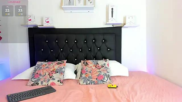 coralsmith11 online show from November 18, 8:32 pm