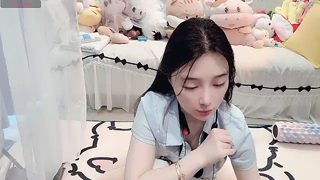 AKiKi711 online show from May 9, 5:09 am