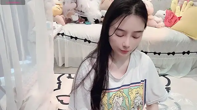 AKiKi711 online show from May 19, 4:41 am
