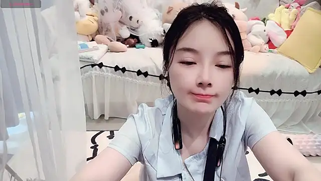 AKiKi711 online show from May 10, 5:20 am