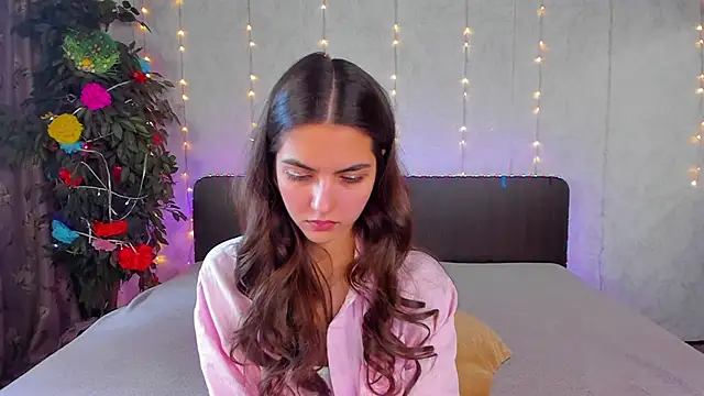 Milana Crystal  online show from May 2, 12:52 pm