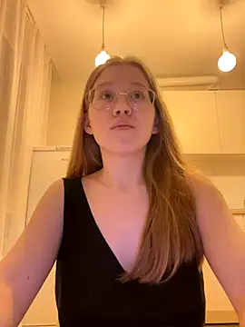 Eva Weyne online show from November 3, 8:13 pm